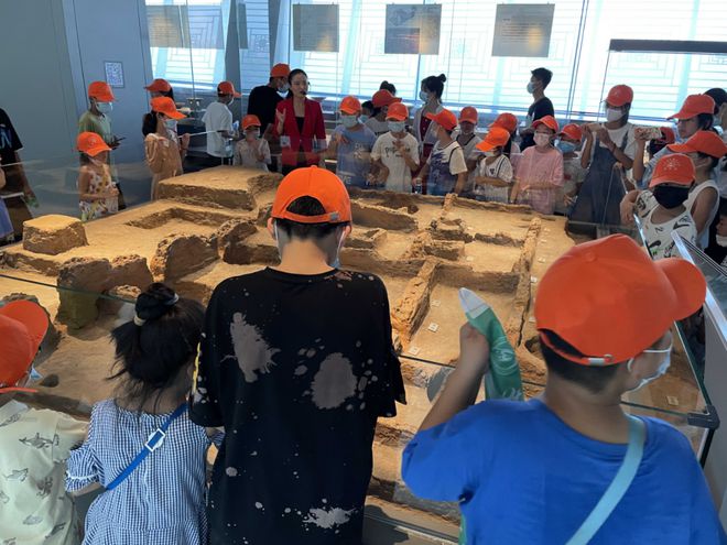 多彩夏令營 體驗式拓展活動點亮留守兒童暑期生活